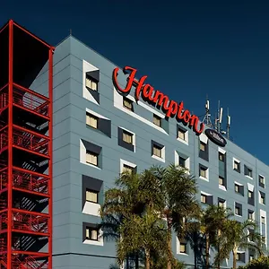 Hampton By Hilton Airport Otel